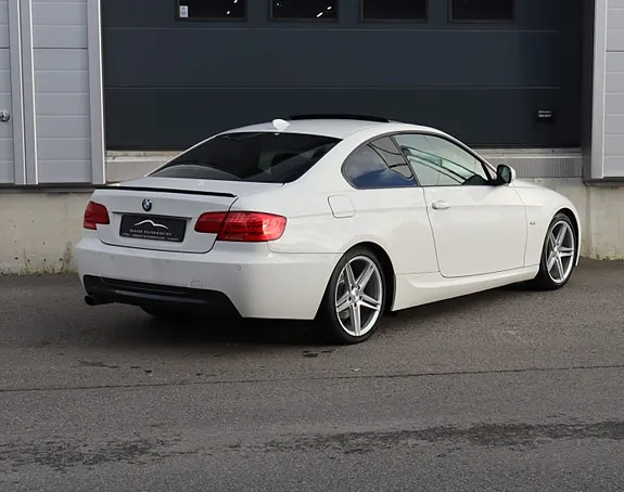 BMW 320D 2010 photo 2