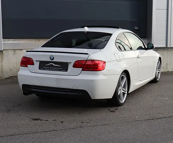 BMW 320D 2010 photo 4