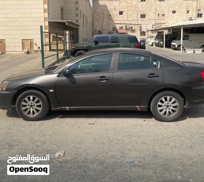 Mitsubishi Galant 2012 photo 2