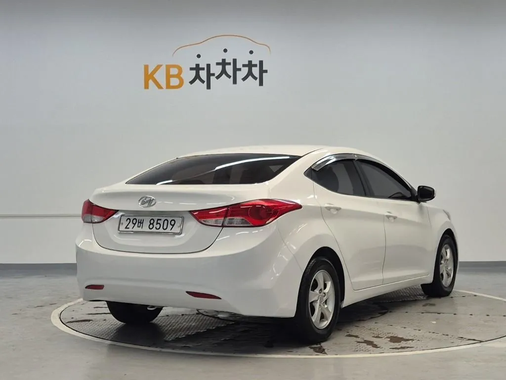 Hyundai Avante 2011 photo 3