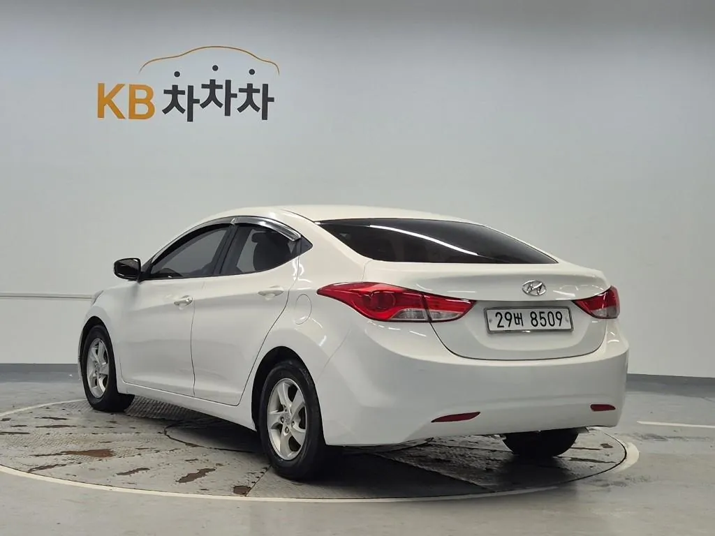 Hyundai Avante 2011 photo 2
