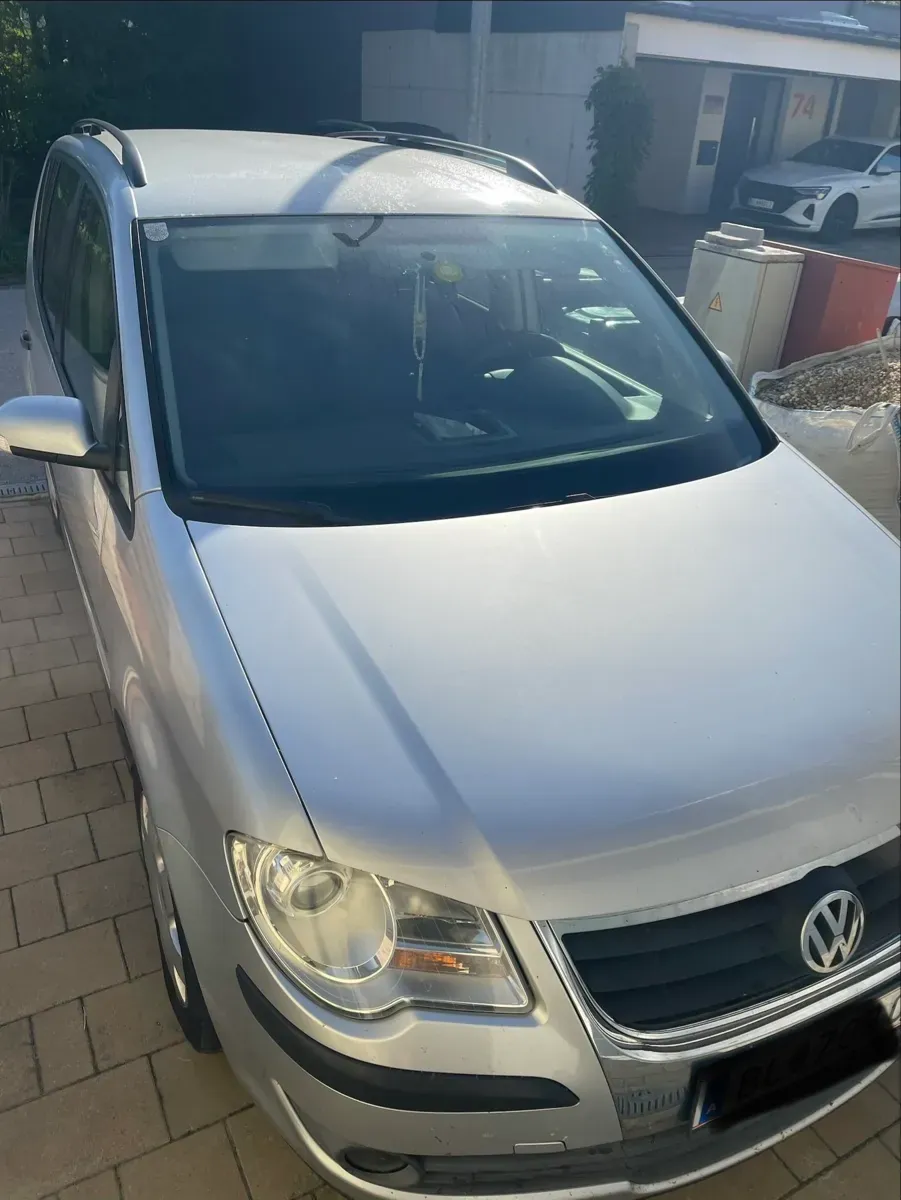 Volkswagen Touran 2007 photo 2