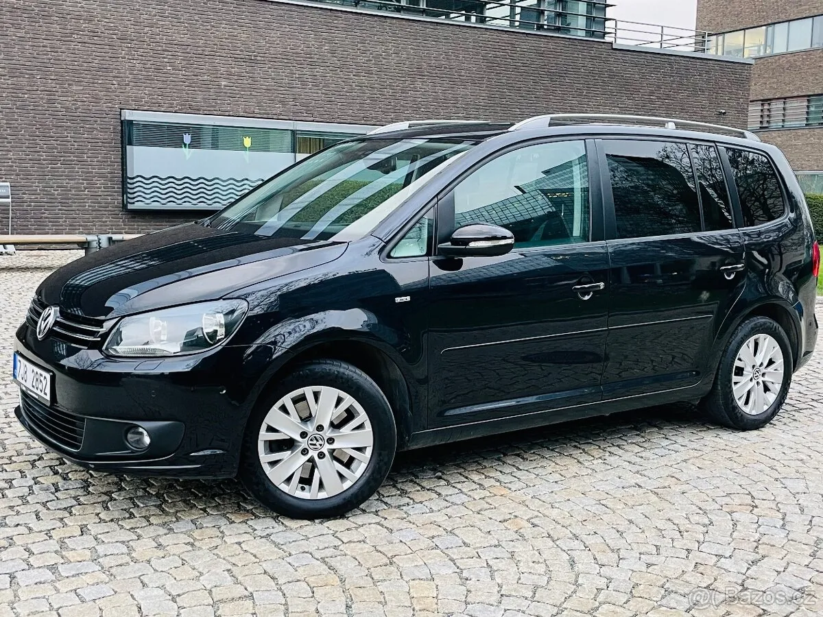 Volkswagen Touran 2013 photo 2