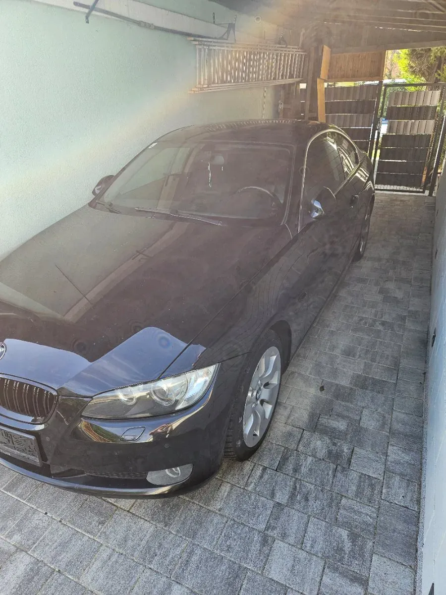 BMW 3 Series 2009 photo 2