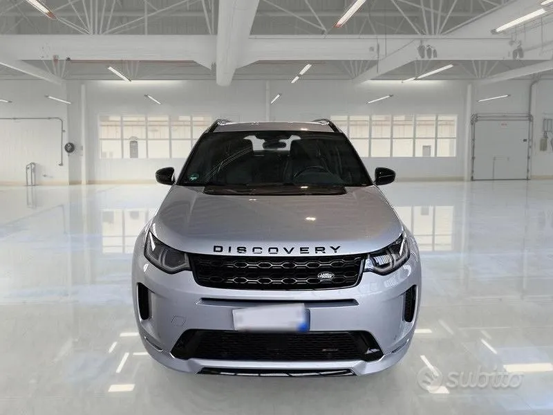 Land Rover Discovery Sport 2023 photo 2