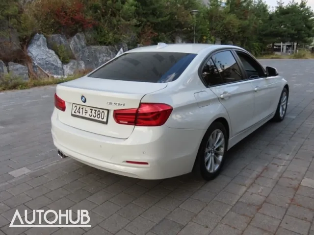 BMW 3 Series 2017 photo 3