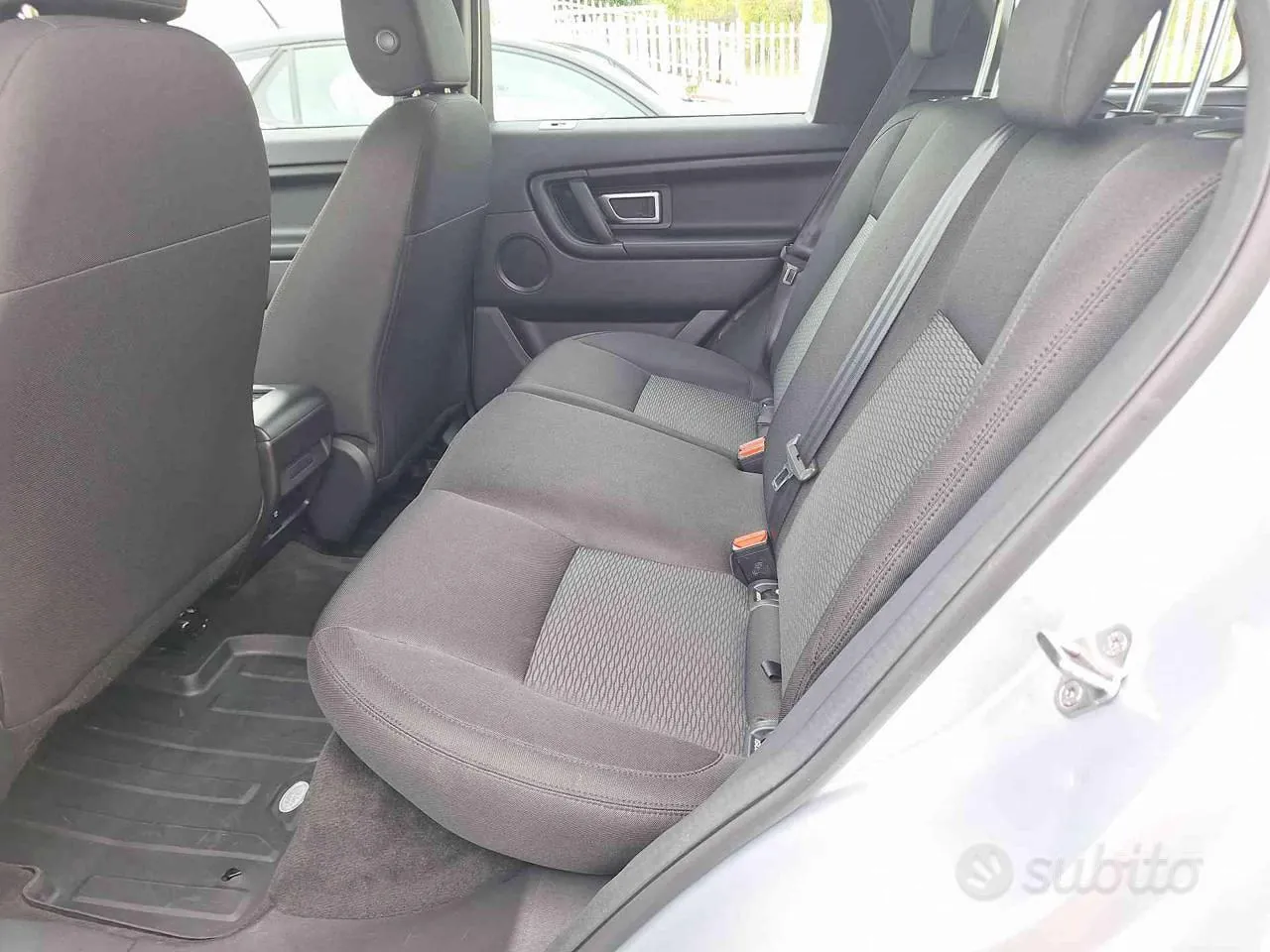 Land Rover Discovery Sport 2017 photo 5