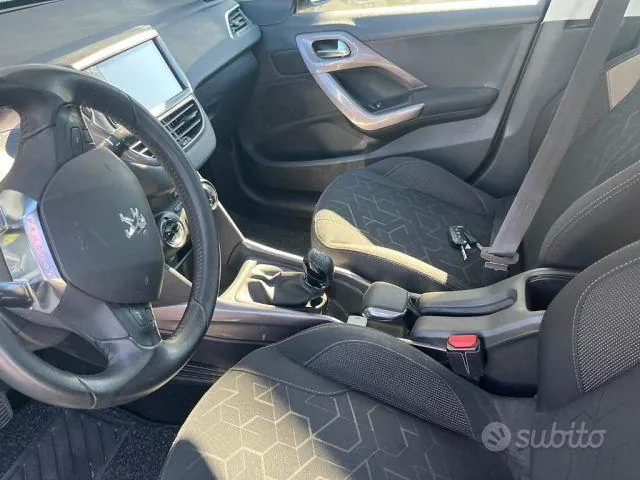 Peugeot 2008 2013 photo 2