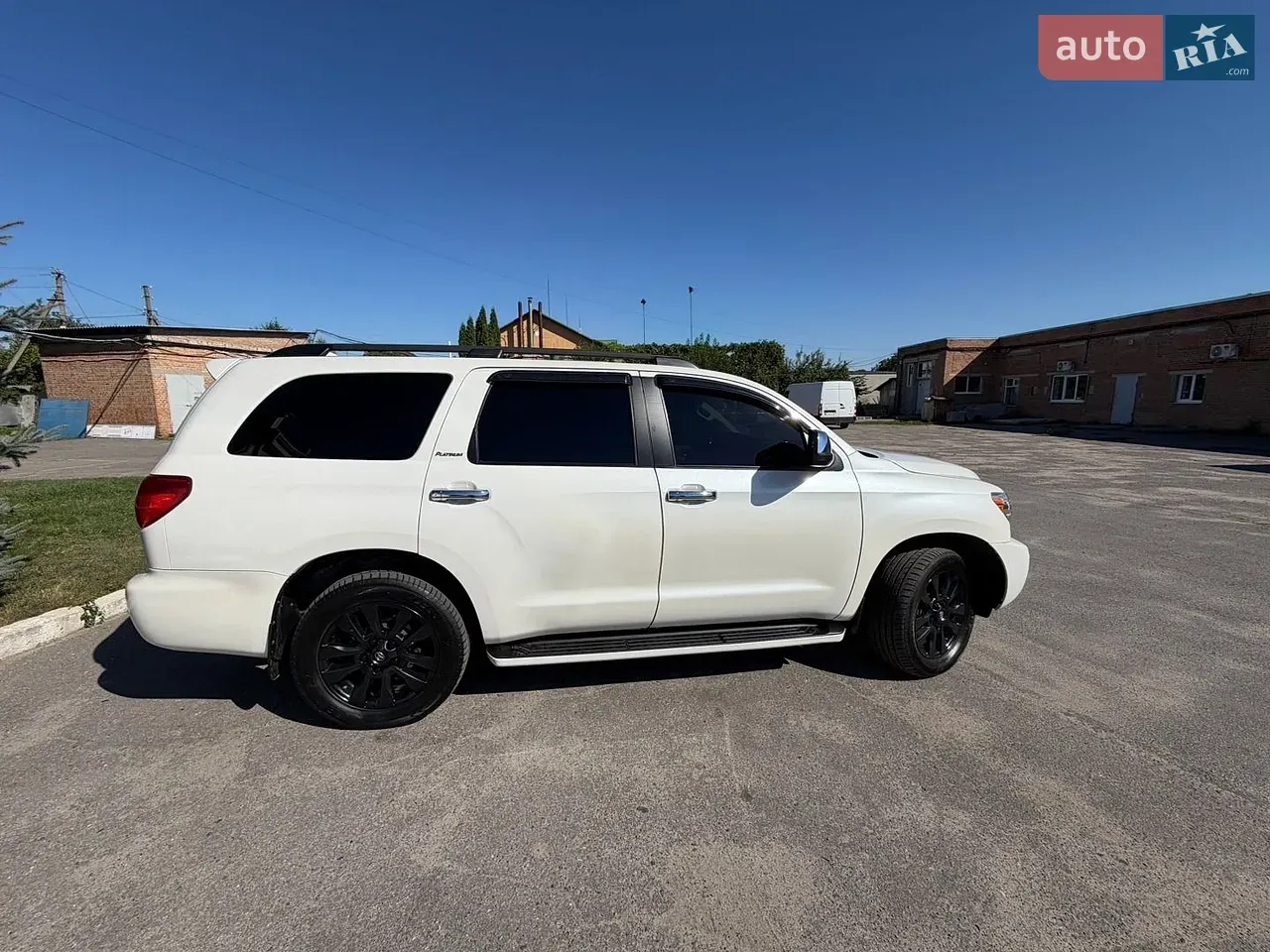 Toyota Sequoia 2010 photo 3