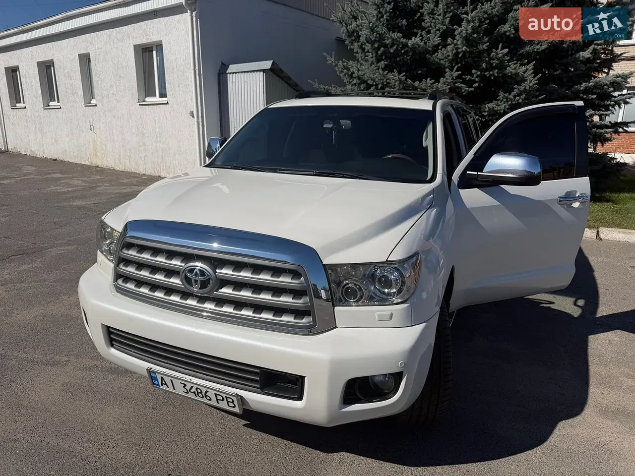 Toyota Sequoia 2010 photo 2
