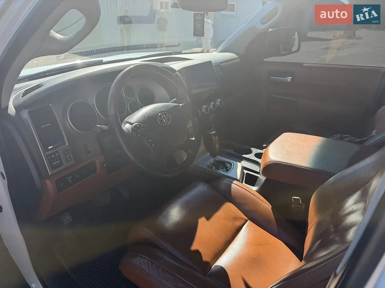 Toyota Sequoia 2010 photo 5
