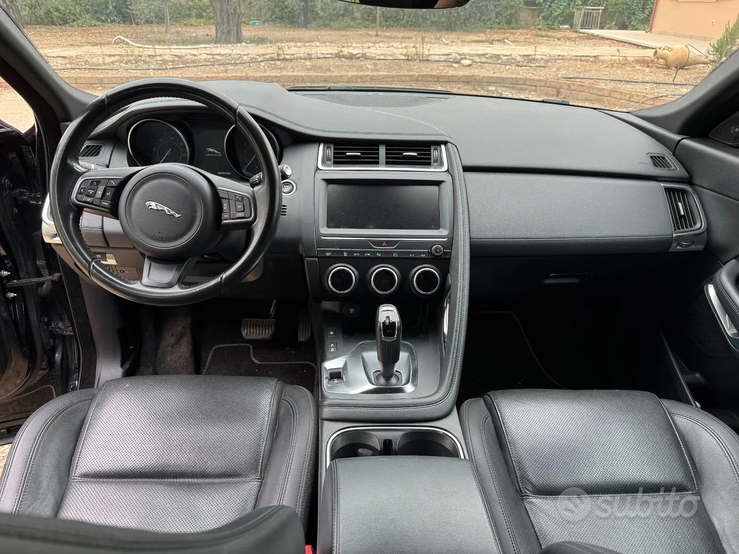 Jaguar E-Pace 2018 photo 5