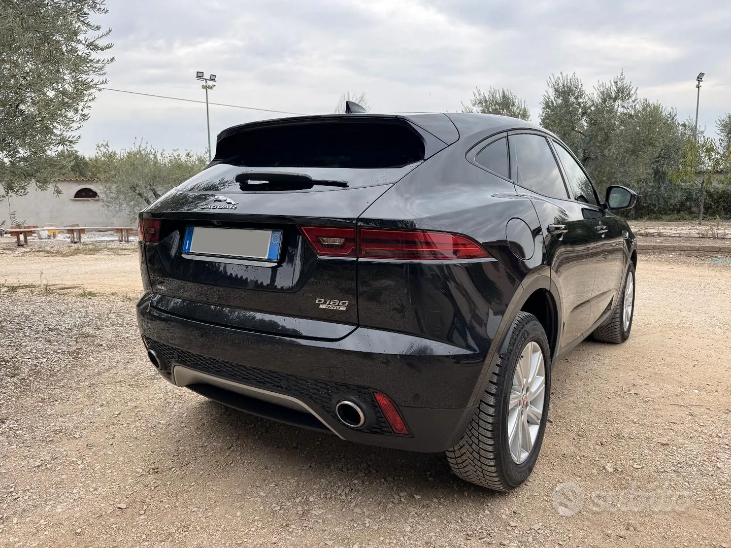 Jaguar E-Pace 2018 photo 2