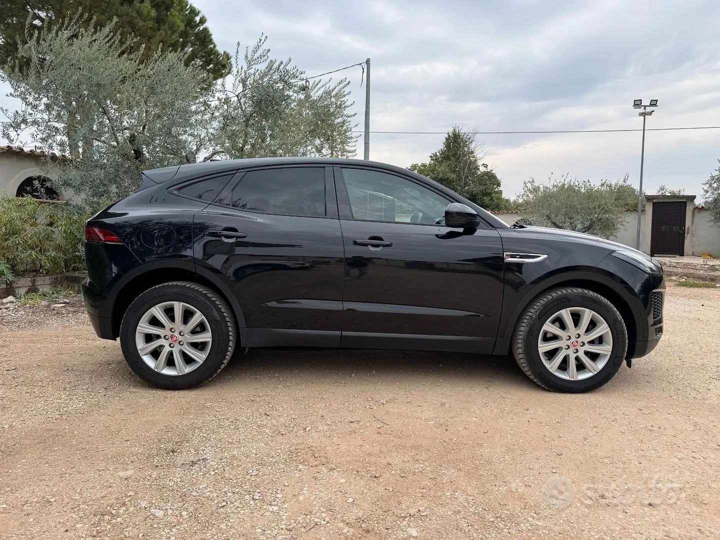 Jaguar E-Pace 2018 photo 3