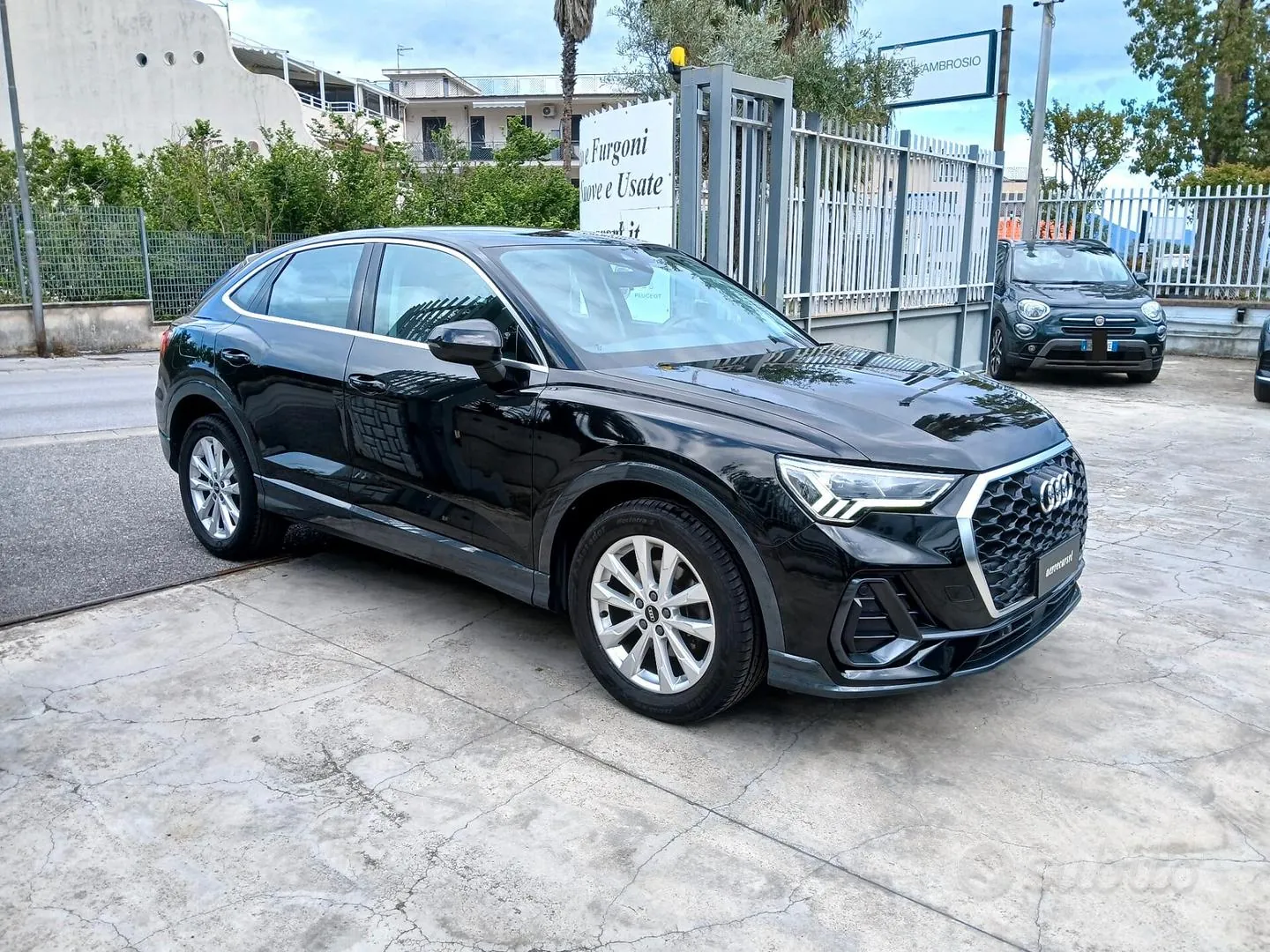 Audi Q3 2021 photo 2