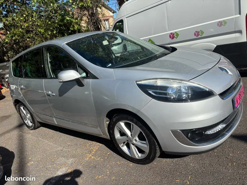 Renault Grand Scenic 2012 photo 2