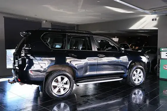 Toyota Land Cruiser 2021 photo 2
