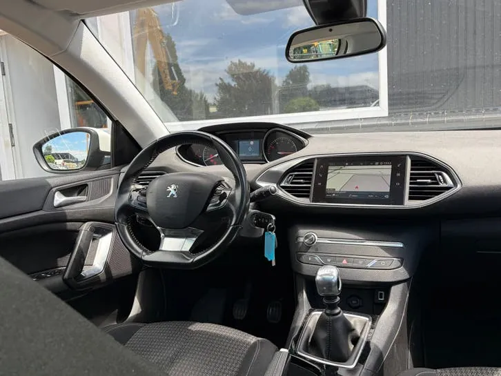 Peugeot 308 2018 photo 2