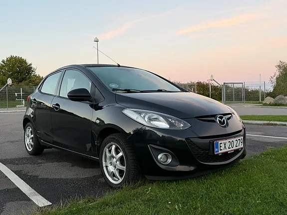Mazda 2 2012 photo 4