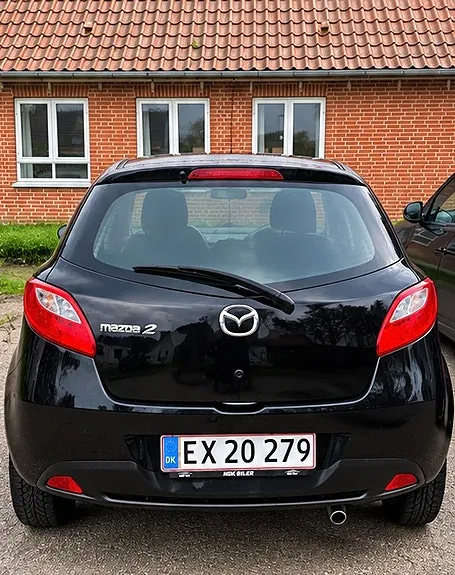 Mazda 2 2012 photo 2