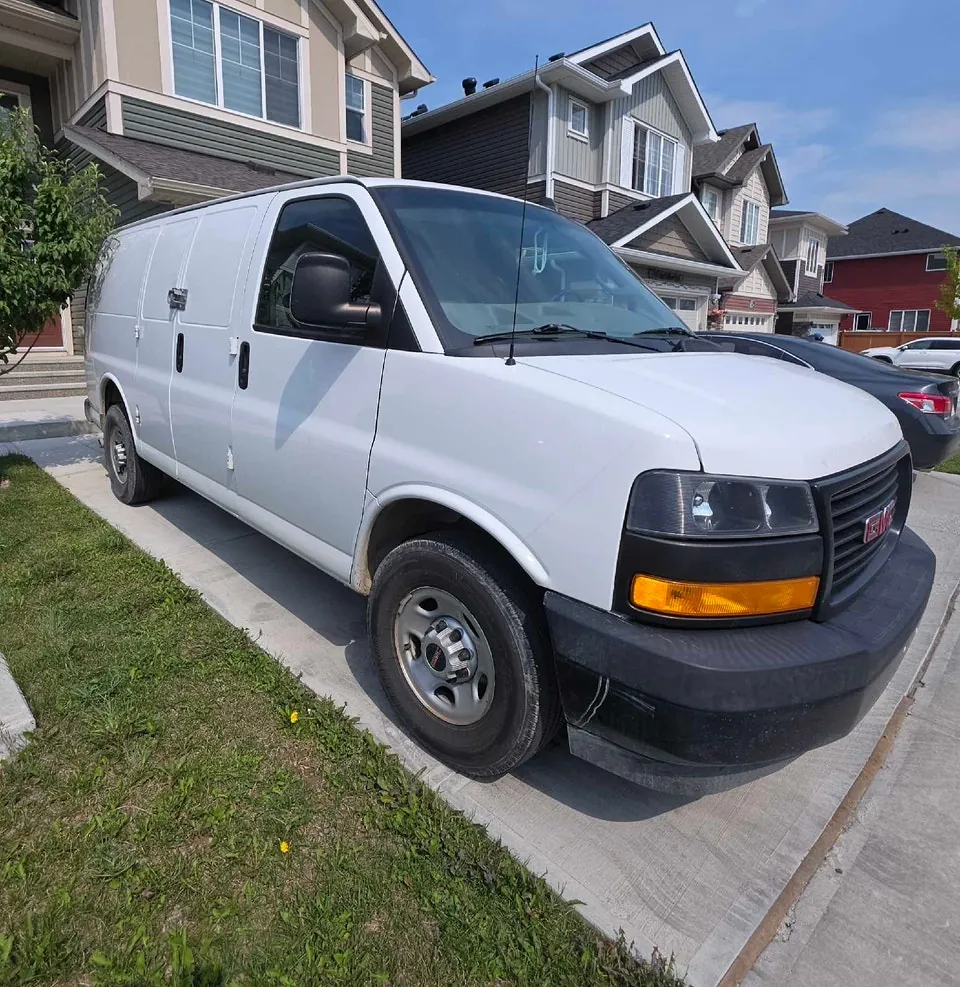 GMC Savana 2020 photo 3