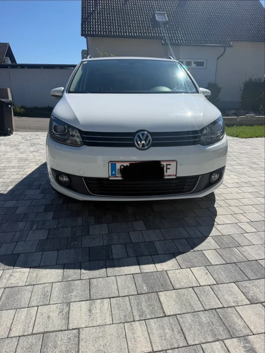Volkswagen Touran 2014 photo 2