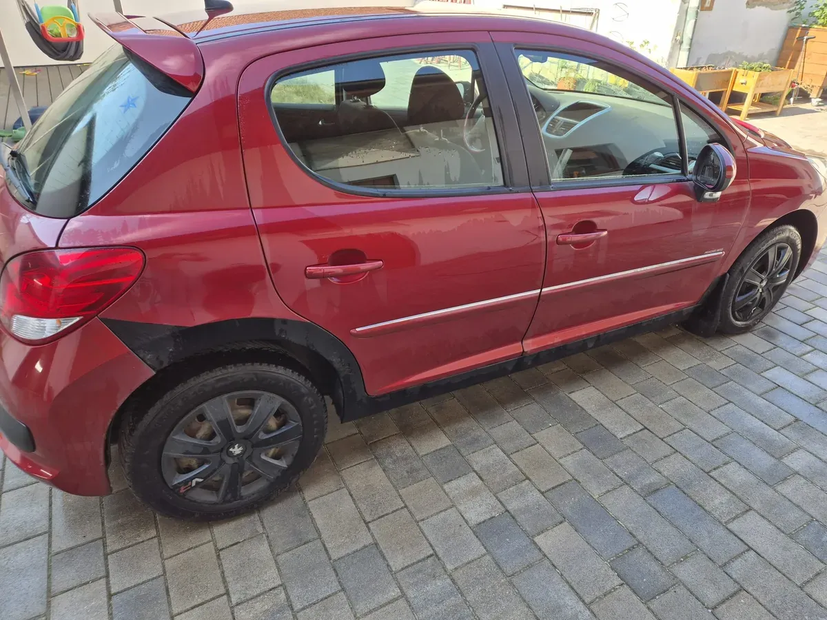 Peugeot 207 2010 photo 2