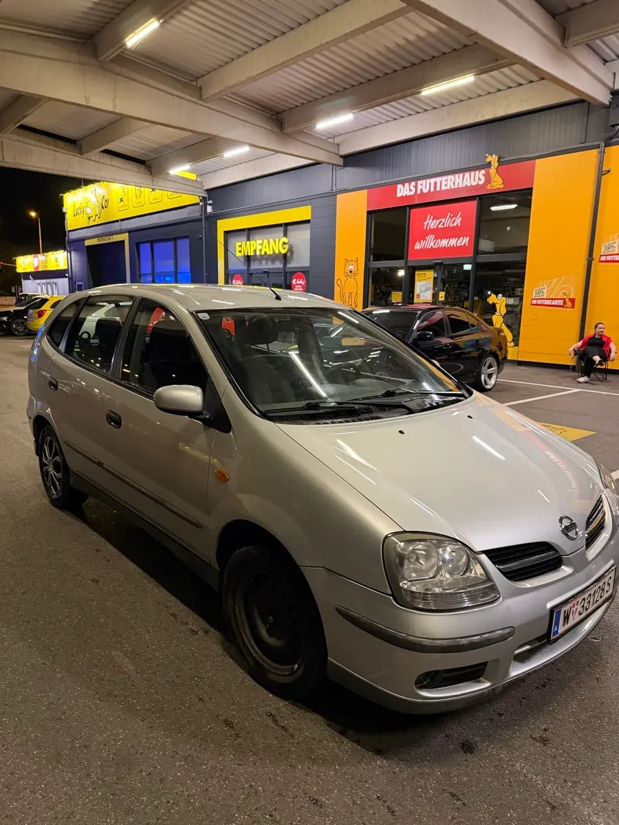 Nissan Almera 2004 photo 2