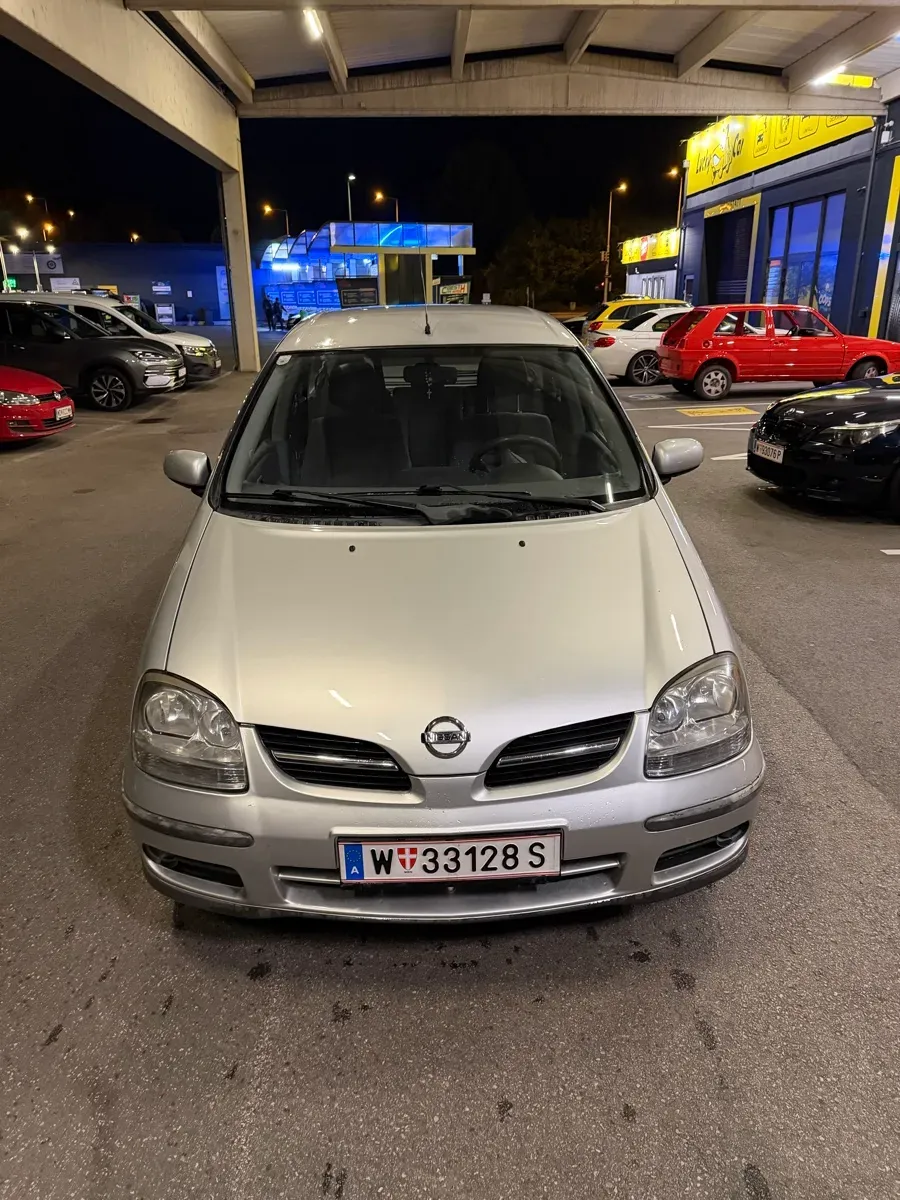 Nissan Almera