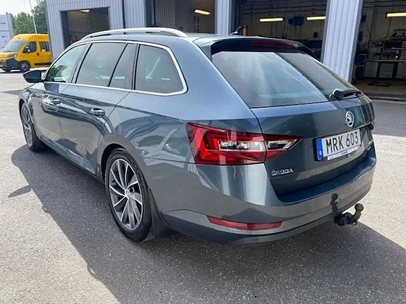 Skoda Superb 2018 photo 3