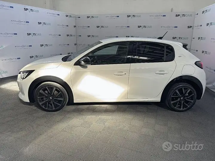 Peugeot 208 2023 photo 2