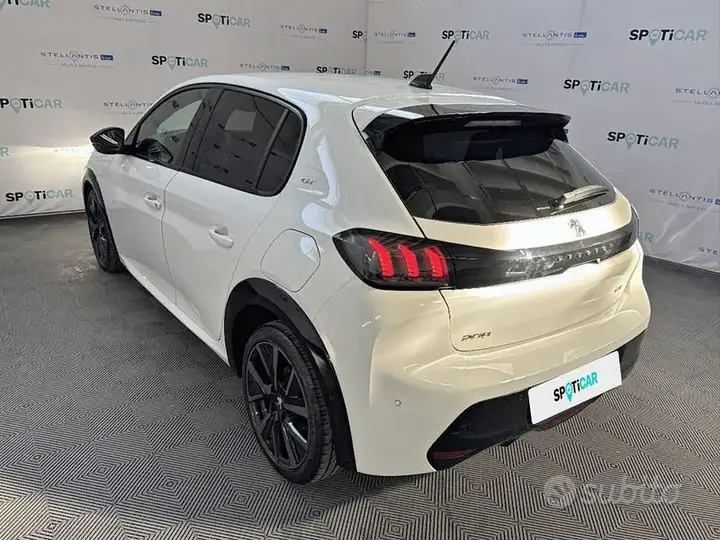 Peugeot 208 2023 photo 3