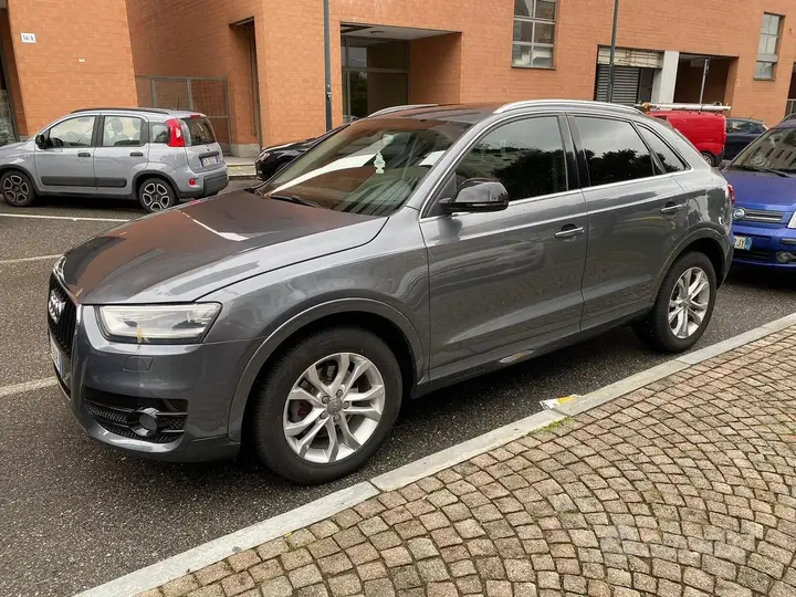 Audi Q3 2012 photo 2