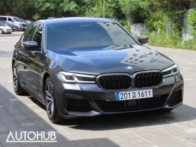 BMW 5 Series 2023 photo 2