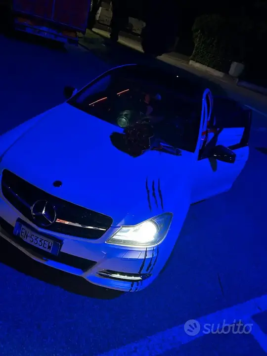 Mercedes-Benz C-Class 2012 photo 2