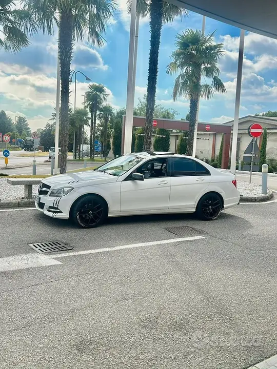 Mercedes-Benz C-Class 2012 photo 4