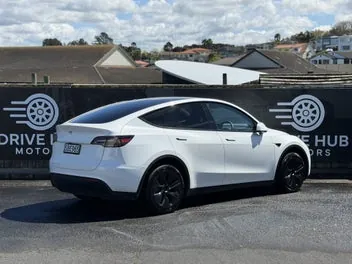 Tesla Model Y 2023 photo 4