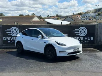Tesla Model Y 2023 photo 2