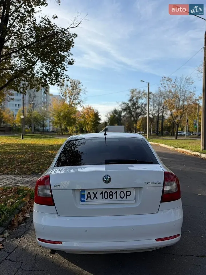 Skoda Octavia 2011 photo 3