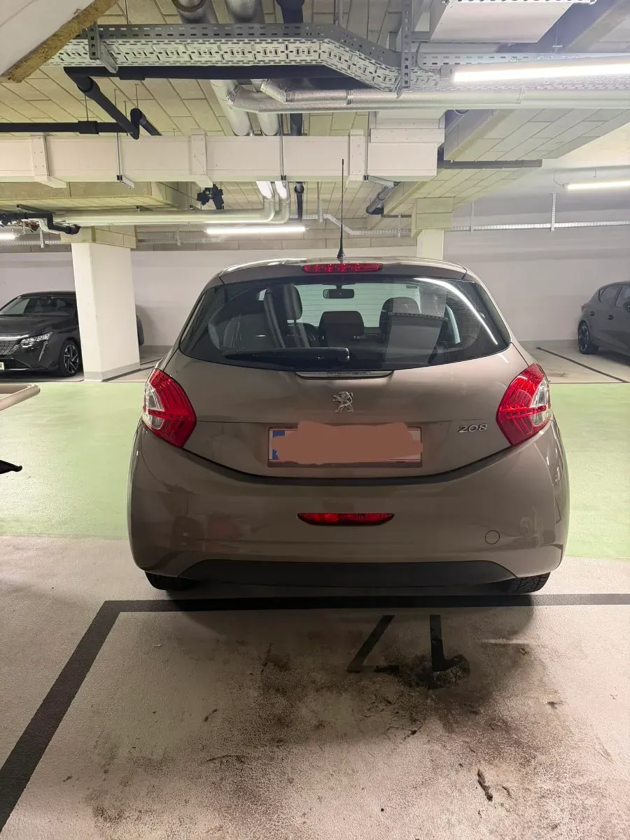 Peugeot 208 2012 photo 2