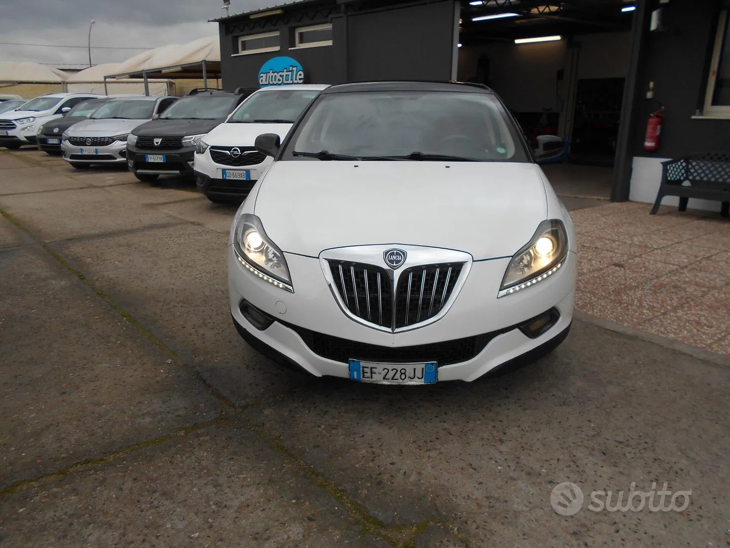 Lancia Delta 2010 photo 2