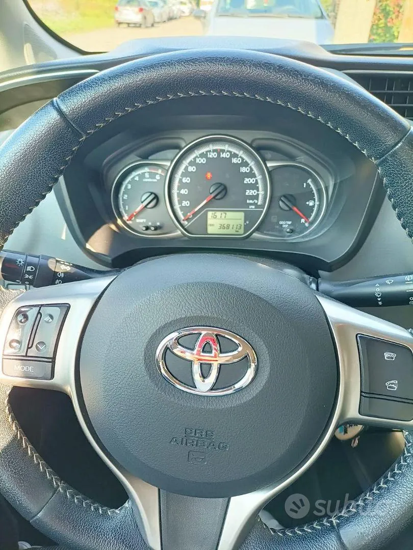 Toyota Yaris 2015 photo 3