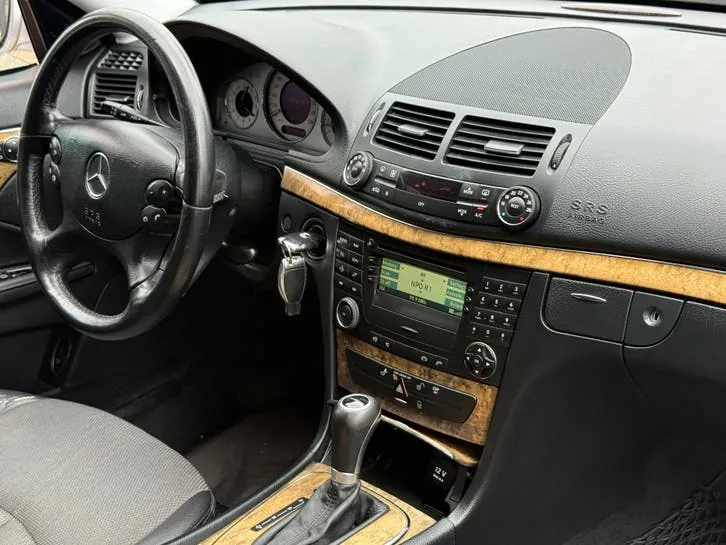 Mercedes-Benz E-Class 2006 photo 2