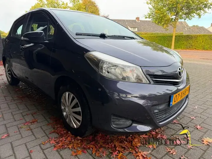 Toyota Yaris 2012 photo 3