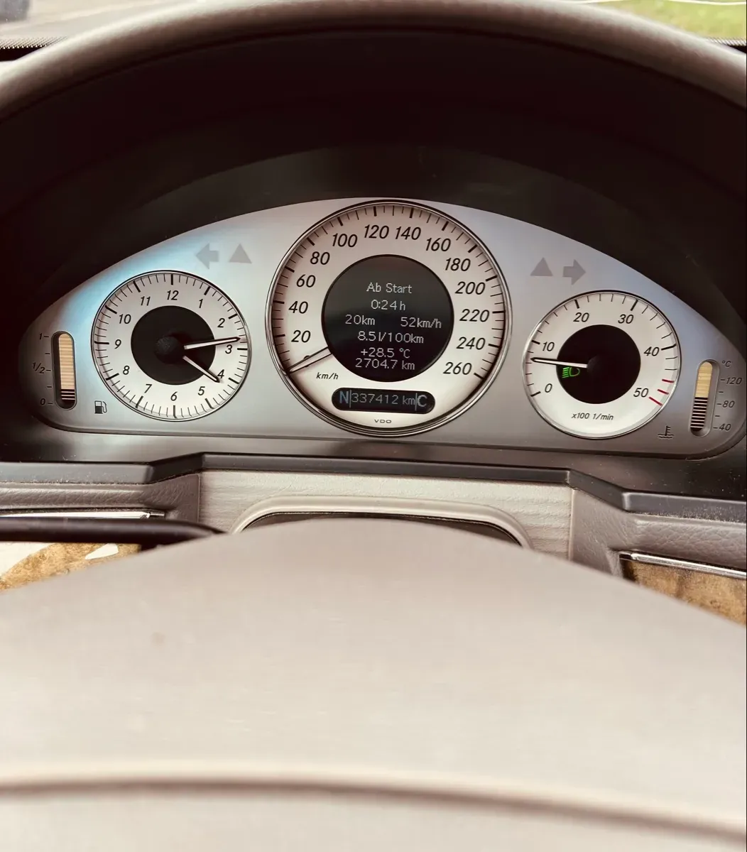 Mercedes-Benz E-Class 2006 photo 2