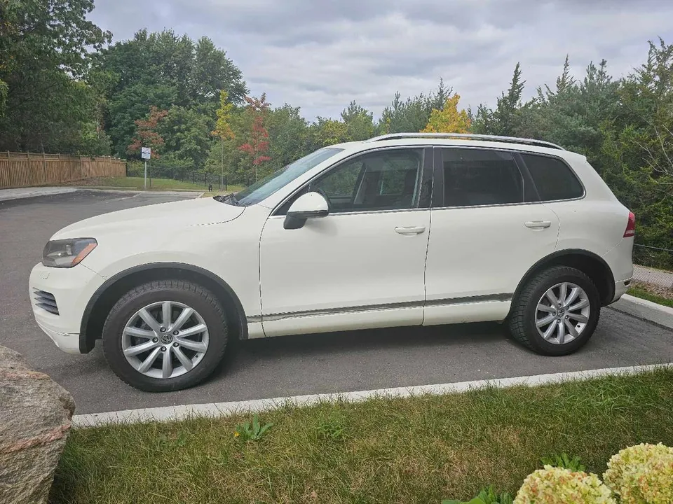 Volkswagen Touareg 2012 photo 2