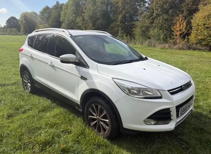 Ford Kuga 2015 photo 2