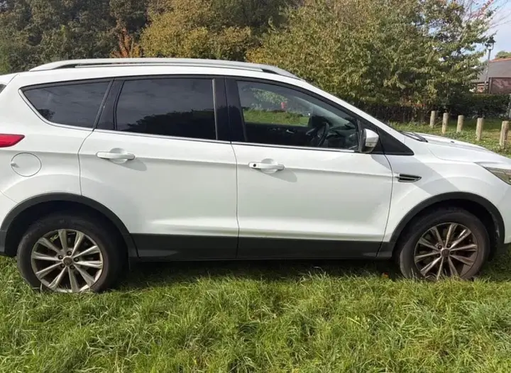 Ford Kuga 2015 photo 3