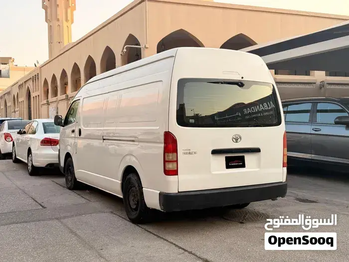 Toyota Hiace 2007 photo 2