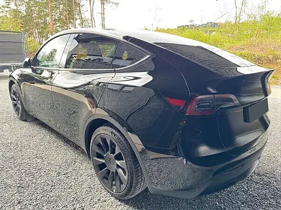 Tesla Model Y 2024 photo 5